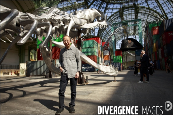 Portrait de l artiste HUANG YONG PING invité de Monumenta 2016 au Grand Palais,  devant son oeuvre   Empires 