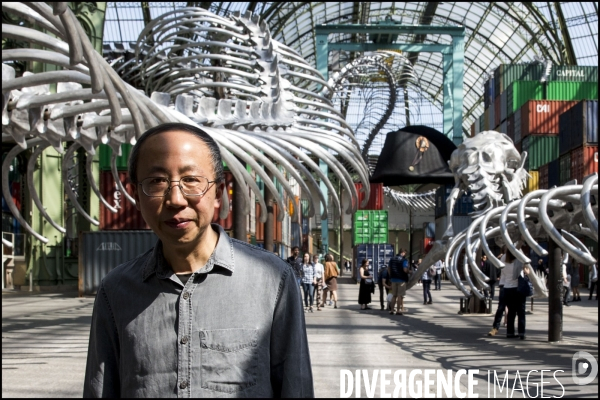 Portrait de l artiste HUANG YONG PING invité de Monumenta 2016 au Grand Palais,  devant son oeuvre   Empires 