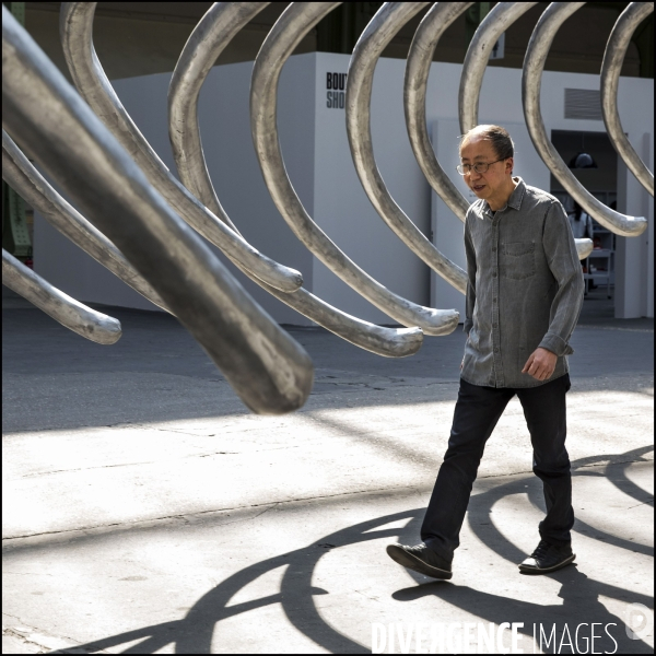 Portrait de l artiste HUANG YONG PING invité de Monumenta 2016 au Grand Palais,  devant son oeuvre   Empires 