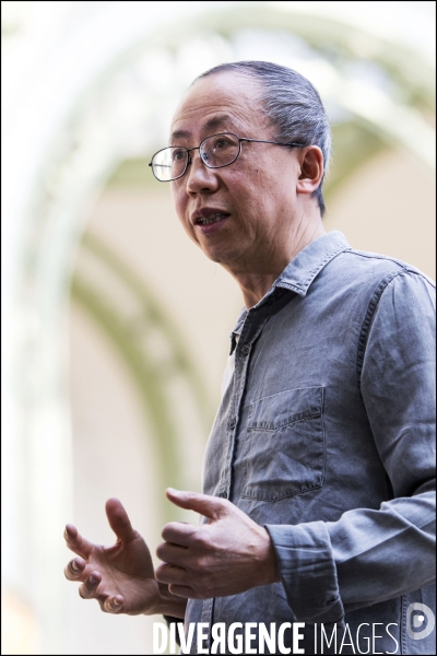 Portrait de l artiste HUANG YONG PING invité de Monumenta 2016 au Grand Palais,  devant son oeuvre   Empires 