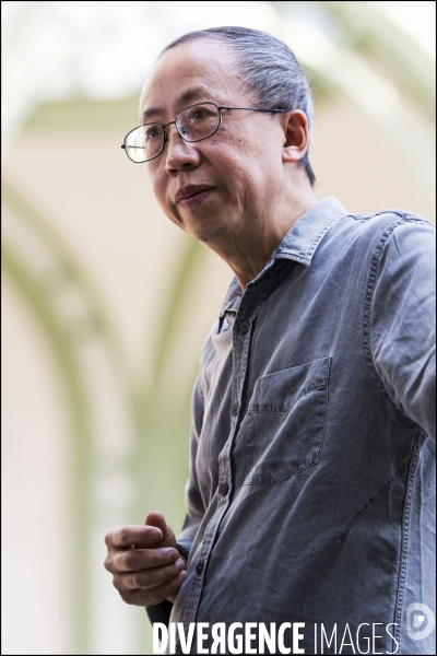 Portrait de l artiste HUANG YONG PING invité de Monumenta 2016 au Grand Palais,  devant son oeuvre   Empires 