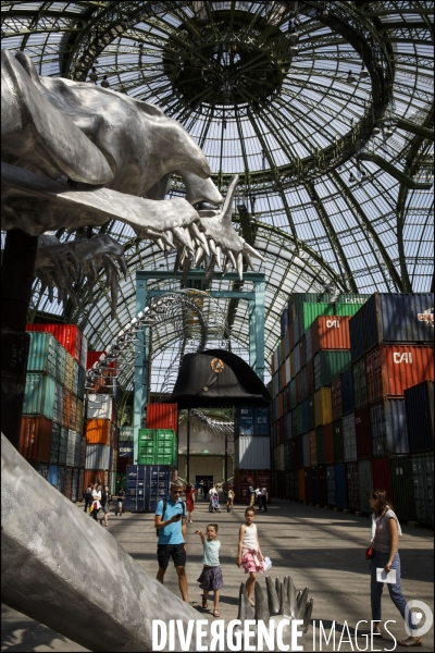 Ouverture au public de l exposition Monumenta au Grand Palais, dont l invité, l artiste HUANG YONG PING présente son oeuvre: Empires.